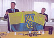 Innenminister Herr Dr. Timm übergibt Witzin die neue Flagge mit Wappen